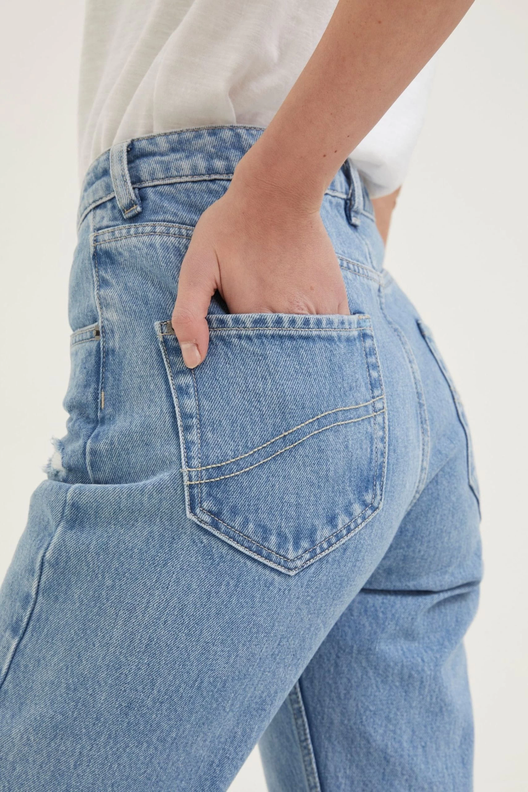 FatFace Blue Sutton Rip Detail Jeans 5 FatFace Blue Sutton Rip Detail Jeans - Image 5