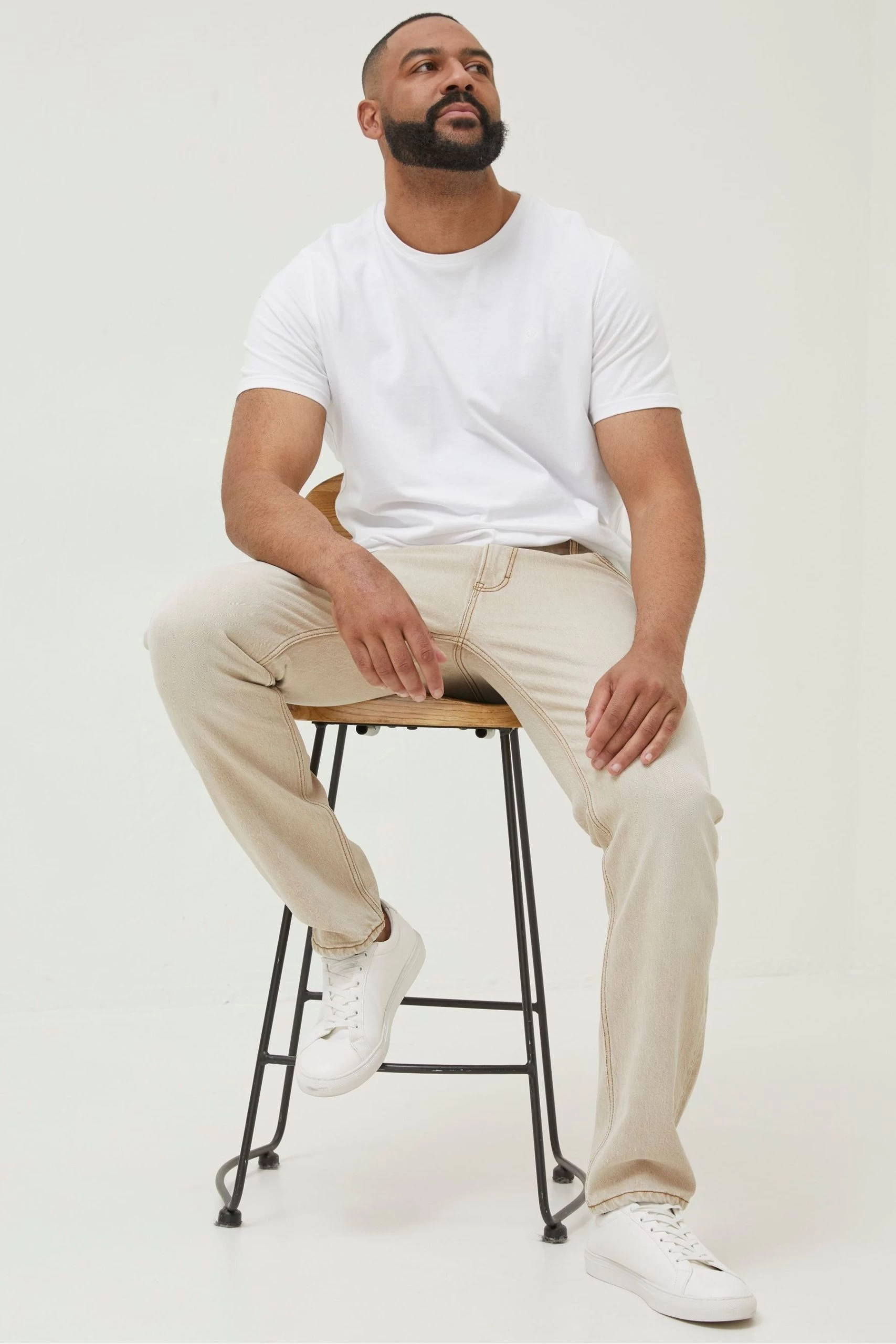 FatFace Natural Slim Light Colour Wash Jeans 3 FatFace Natural Slim Light Colour Wash Jeans - Image 3