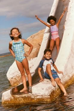 FatFace Graphic Rash White Vest 5 FatFace Graphic Rash White Vest -Fashion Clothing Store M88826s3 1