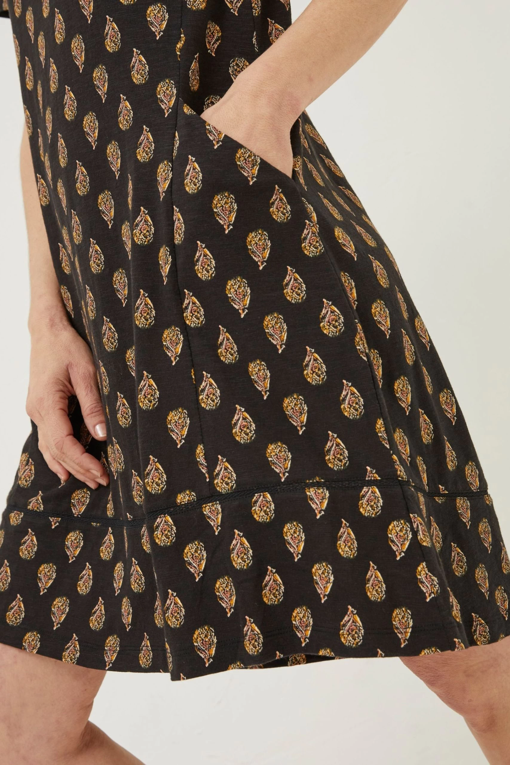 FatFace Simone Woodblock Jersey Black Dress 4 FatFace Simone Woodblock Jersey Black Dress - Image 4