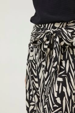 FatFace Sascha Paintstroke Midi Skirt 9 FatFace Sascha Paintstroke Midi Skirt -Fashion Clothing Store U04 402s5